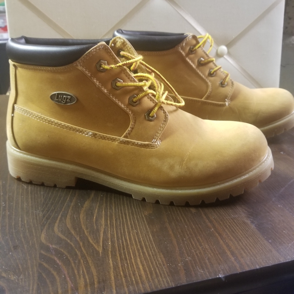 Lugz mid top boots